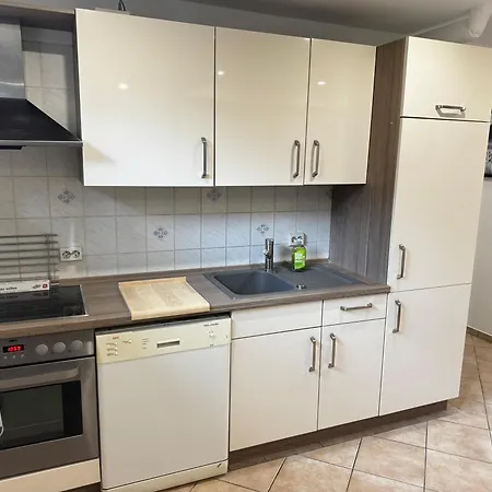 120m² Nahe A1 - 4 Schlafzimmern - 2 Baeder - Parkplatz, Wlan *