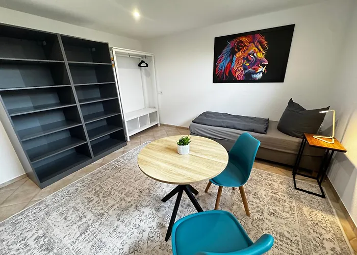 Appartement 120M² Apartment Nahe A1 - 4 Schlafzimmern - 2 Baeder - Parkplatz, Wlan