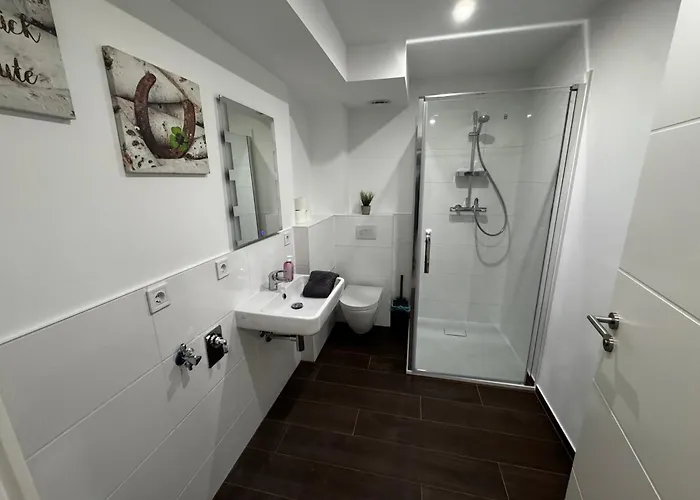 Appartement 120M² Apartment Nahe A1 - 4 Schlafzimmern - 2 Baeder - Parkplatz, Wlan