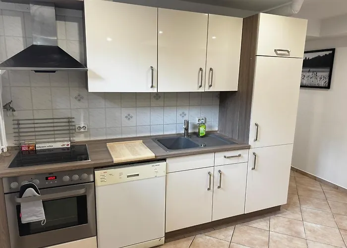 120M² Apartment Nahe A1 - 4 Schlafzimmern - 2 Baeder - Parkplatz, Wlan *